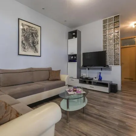Apartman Charming Vlatka - Two Bedroom With Loggia Novi Vinodolski