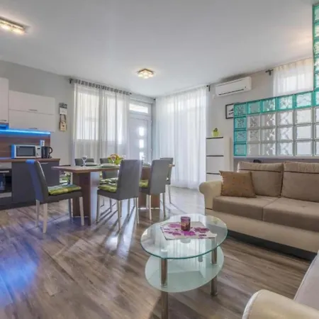 Apartman Charming Vlatka - Two Bedroom With Loggia *