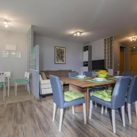 Charming Vlatka - Two Bedroom With Loggia Novi Vinodolski