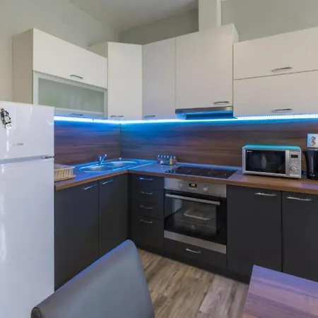 Charming Vlatka - Two Bedroom With Loggia Novi Vinodolski